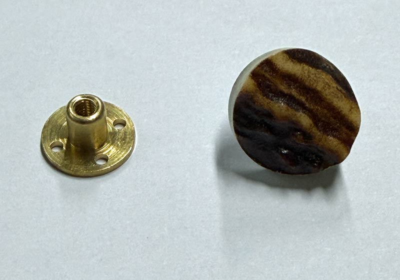 Hirschhornknopf mit Schraubgewinde und passender Hülse