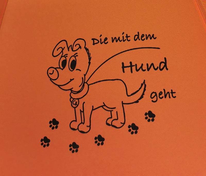 Umhängeschirm Die / Der mit dem Hund geht